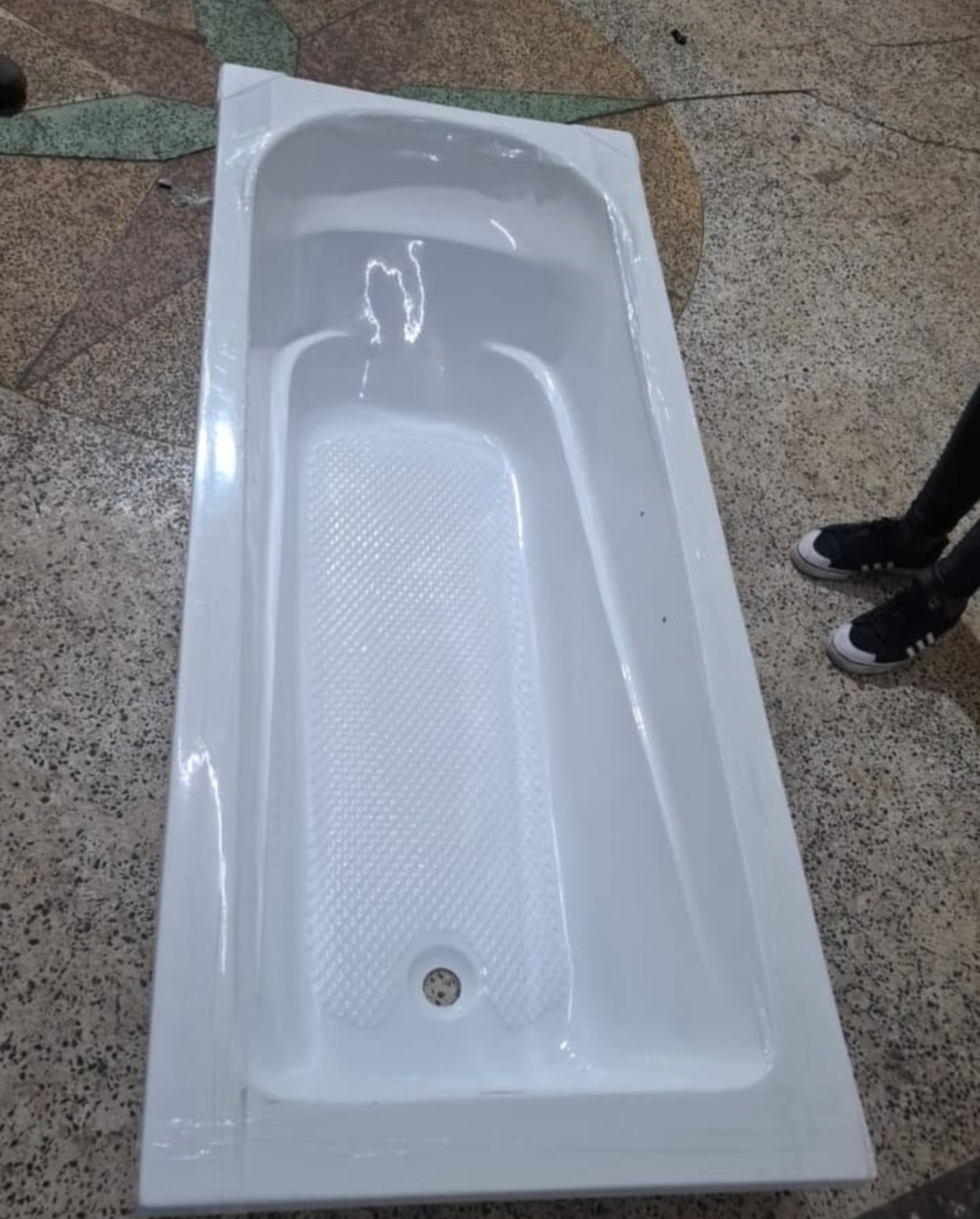 Acrylic bathtub